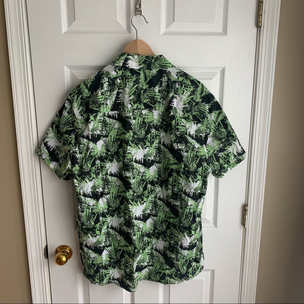 Kenneth Cole Printed S/S Button-Down - Picture 3 of 3